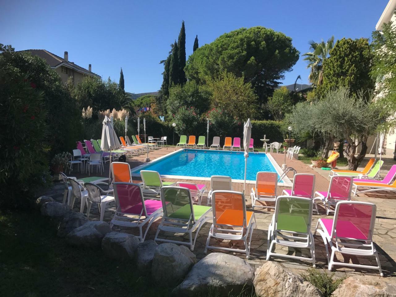 Le Villette Di Villa Paola 洛阿诺 外观 照片